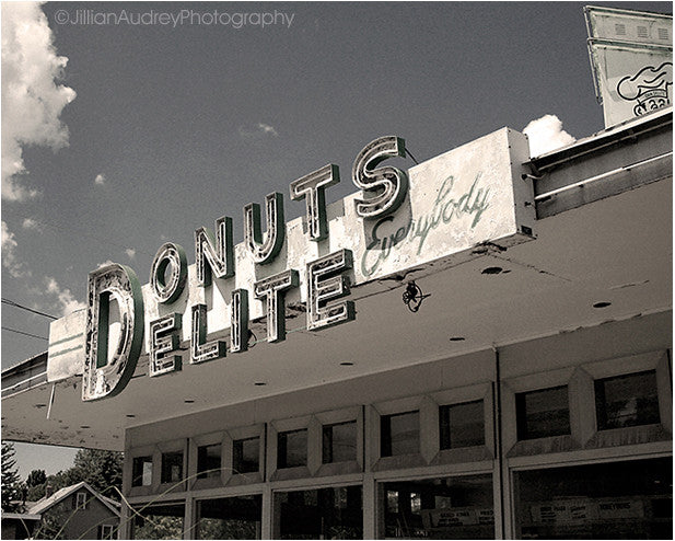 Donuts Delite Everybody / Photography Print Donuts Delite Everybody / Photography Print