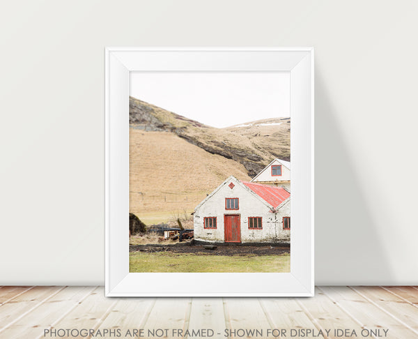 Barn with the Red Door / Photography Print